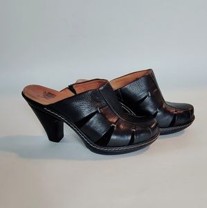 Sofft Heeled Black Leather Huaraches Clogs Mules